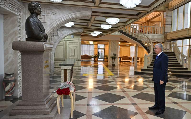 бюст Бикен Римовой