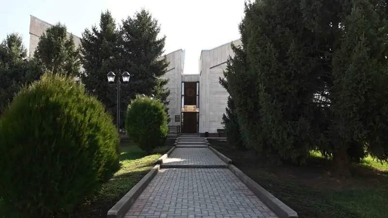 Давлат раҳбари “Алтинемел” мемориал музейига ташриф буюрди Музей