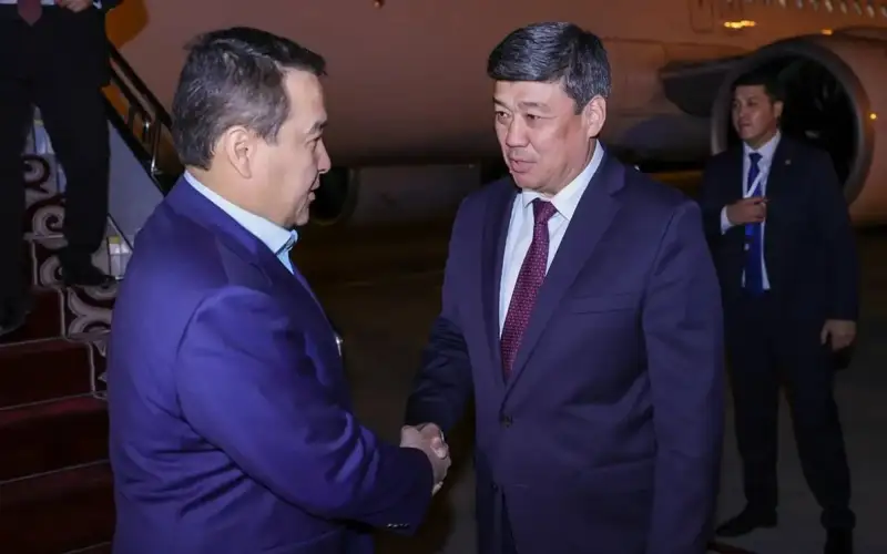 Алихан Смаилов амалий ташриф билан Қирғизистонга борди