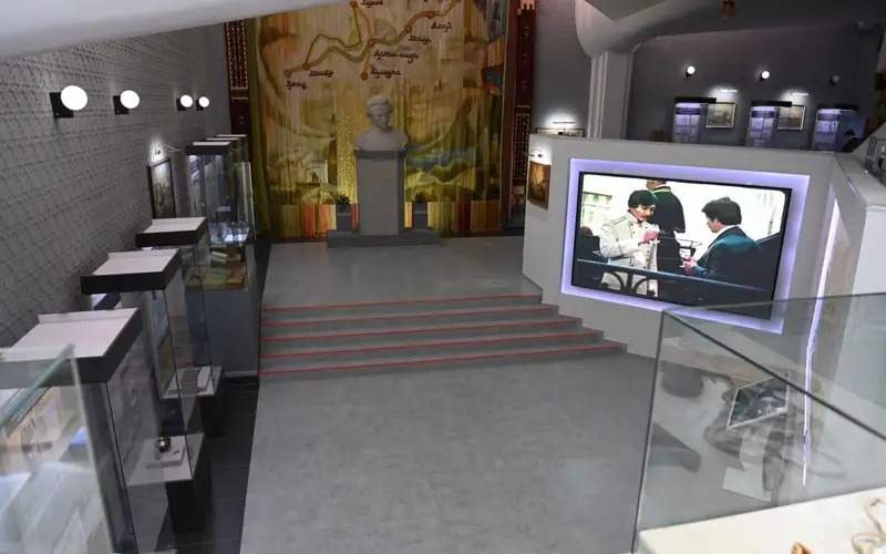Давлат раҳбари “Алтинемел” мемориал музейига ташриф буюрди Музей