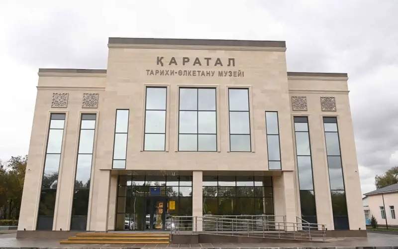 ҚР Президенти Қаратал тарихий ўлкашунослик музейига ташриф буюрди ҚР Президенти Қаратал тарихий ўлкашунослик музейига ташриф буюрди