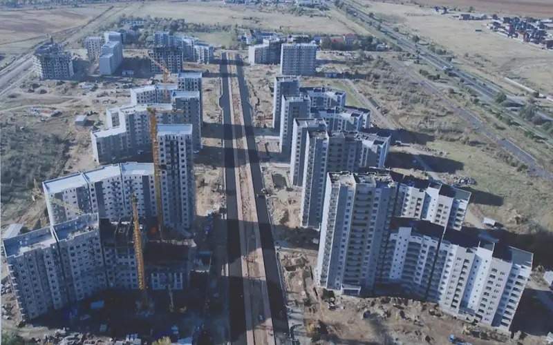 总统视察塔勒德库尔干市一座新建小区 总统视察塔勒德库尔干市一座新建小区
