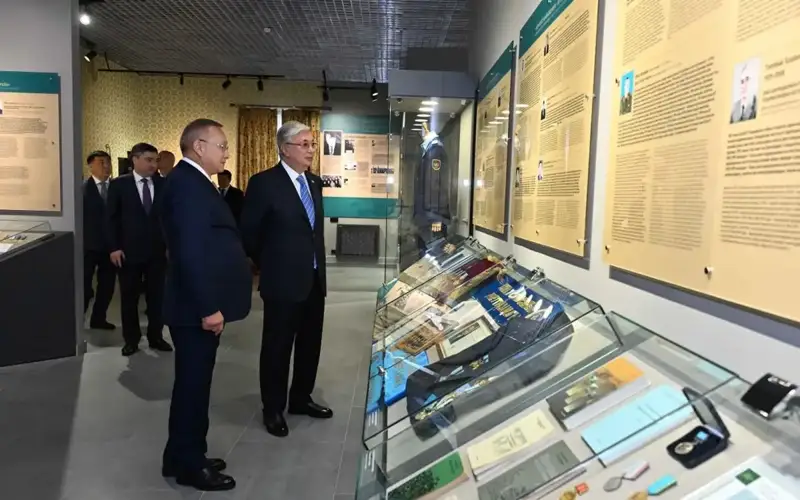 ҚР Президенти Қаратал тарихий ўлкашунослик музейига ташриф буюрди