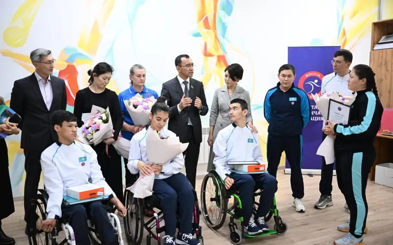 Máýlen Áshimbaev bochchadan elimizdiń paralımpıadalyq komandasymen kezdesti