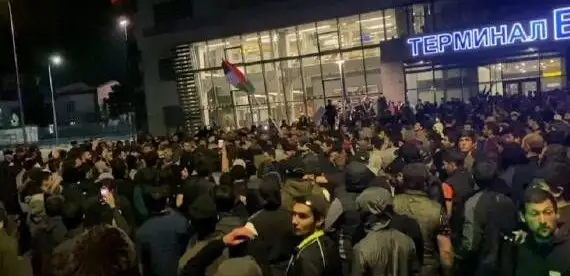 Толпа в Махачкале