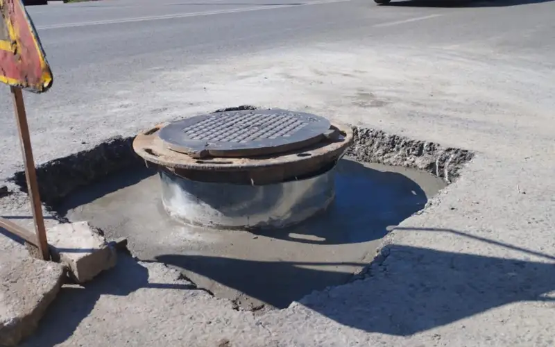 канализационный люк 