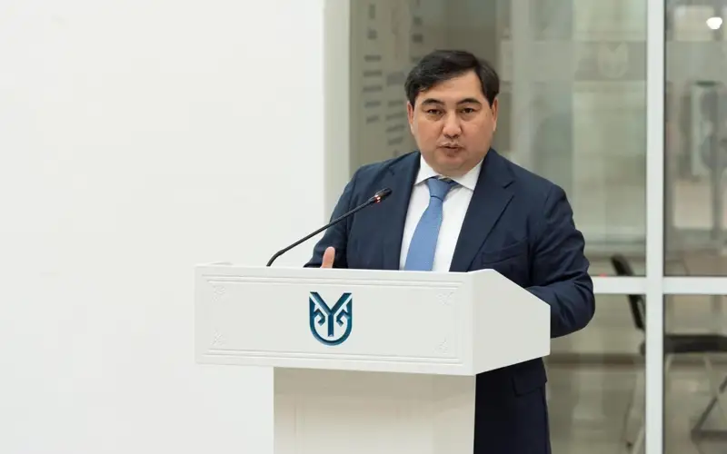 memlekettik qyzmetshi
