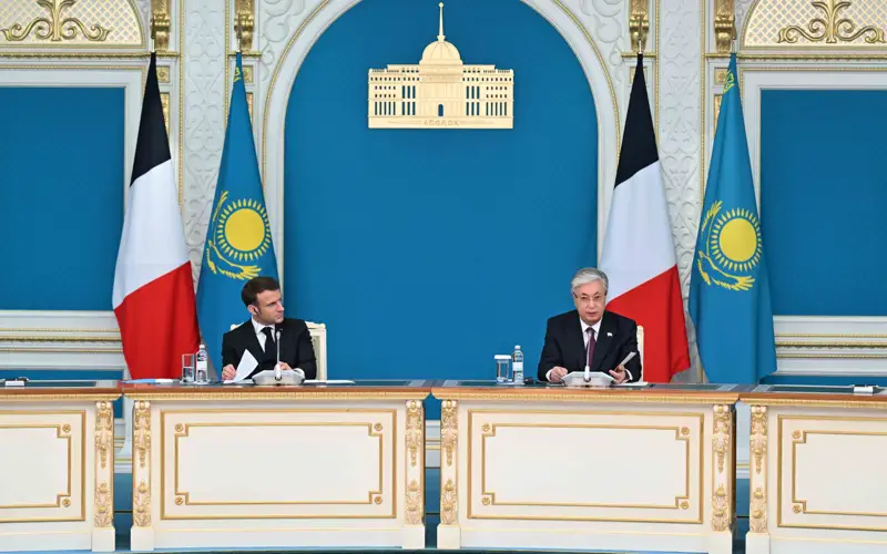 Қасым-Жомарт Тоқаев пен Эмманюэль Макрон БАҚ өкілдері үшін мәлімдеме жасады