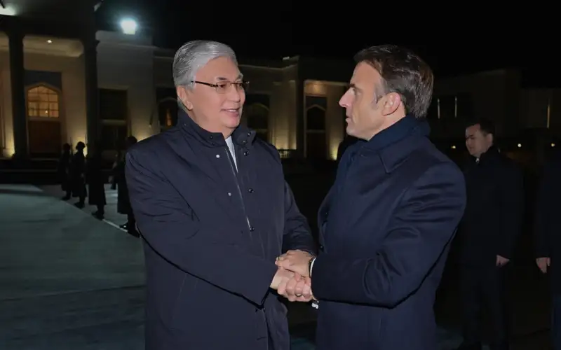 Касым-Жомарт Токаев лично проводил в столичном аэропорту Эмманюэля Макрона