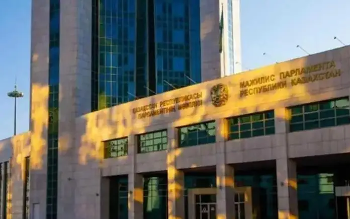 Мажилисмены почтили минутой молчания память погибших шахтеров