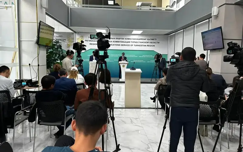 Сайрамлик деҳқонлар иссиқхонада банан етиштирмоқда