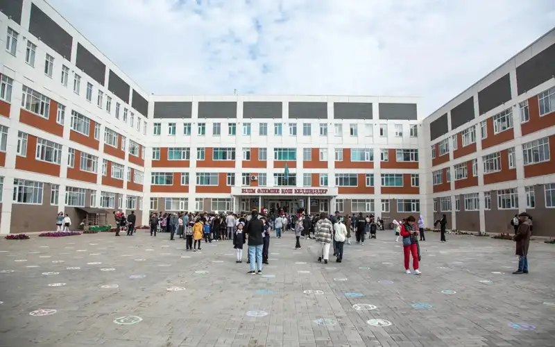 Алматыда мас күзетші оқушыны зорламақ болған: мектеп директоры жұмыстан шығарылды