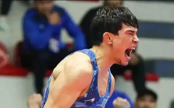 UWW Сұлтан Әсетұлын қазан айының үздік балуаны деп атады