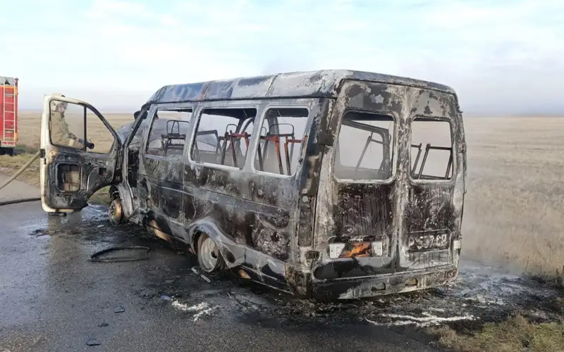 Газель с детьми загорелась в Костанайской области