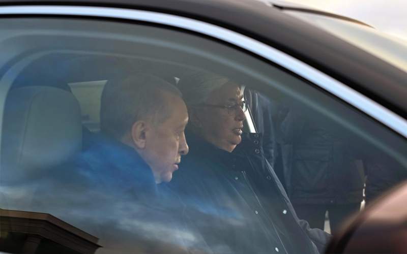 Реджеп Тайип Эрдоган подарил Касым-Жомарту Токаеву турецкий электромобиль TOGG