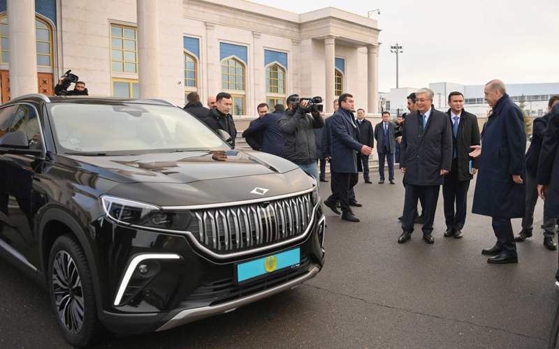 Реджеп Тайип Эрдоган подарил Касым-Жомарту Токаеву турецкий электромобиль TOGG Реджеп Тайип Эрдоган подарил Касым-Жомарту Токаеву турецкий электромобиль TOGG