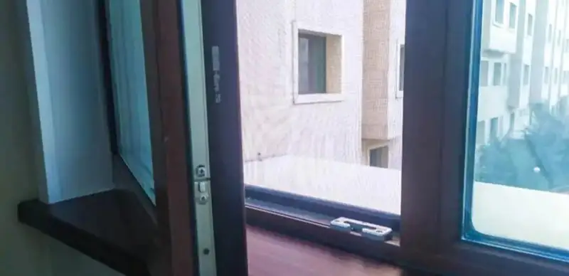 раскрытое окно