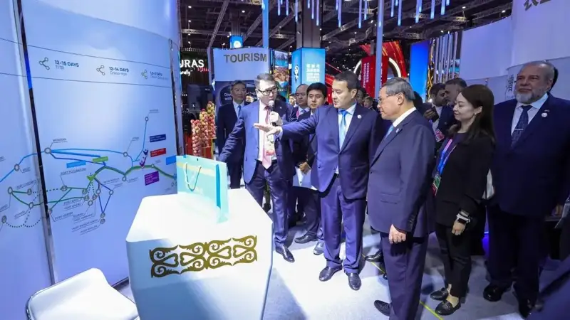 Kazakh PM at CIIE