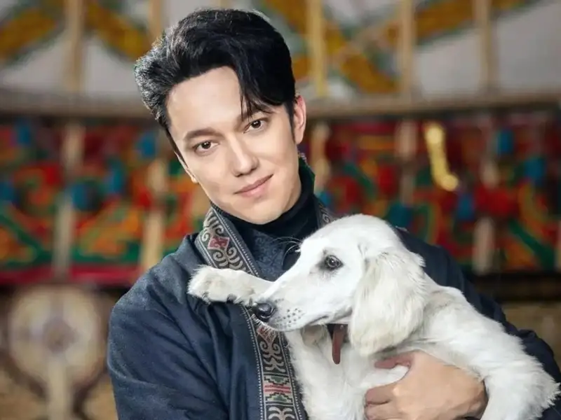 President Tokayev presents Dimash Kudaibergen with Tazy puppy