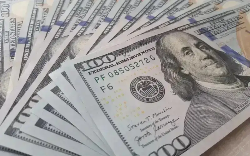 Aqsha aıyrbastaý pýnktterinde dollar 464 - 469 teńgeden satylyp jatyr