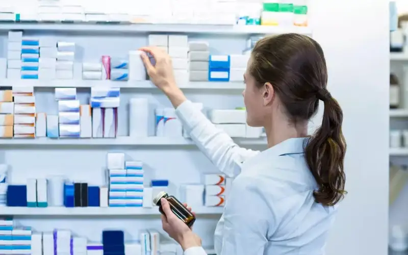 ەلوردادا ايەل كوشەدەن تاۋىپ العان بانك كارتاسىمەن ساۋدا جاساعان