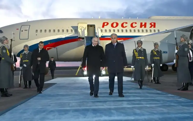 Kassym-Jomart Tokayev greets Vladimir Putin at Astana Airport