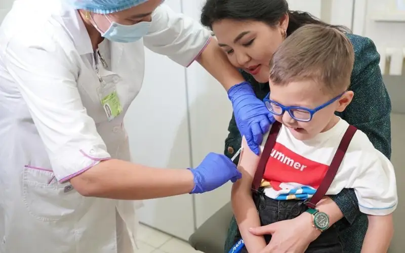 اجار عينيات بالالاردى قىزىلشاعا قارسى ۋاقىتىلى ۆاكتسينالاۋعا شاقىردى