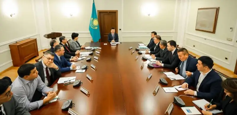 Ерлан Карин встретился с руководителями государственных аналитических структур