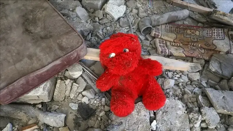 Ўн минглаб фаластинликлар Ғазони тарк этди