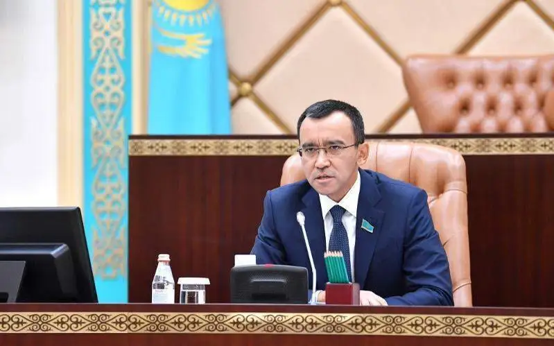 Маулен Ашимбаев 