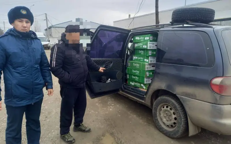 Aqtóbe oblysynda júrgizýshi kabınada uıyqtap jatqanda ury júk kóliginen taýardy urlap ketti