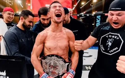 Чемпион мира из Казахстана нокаутировал бразильца в Москве 