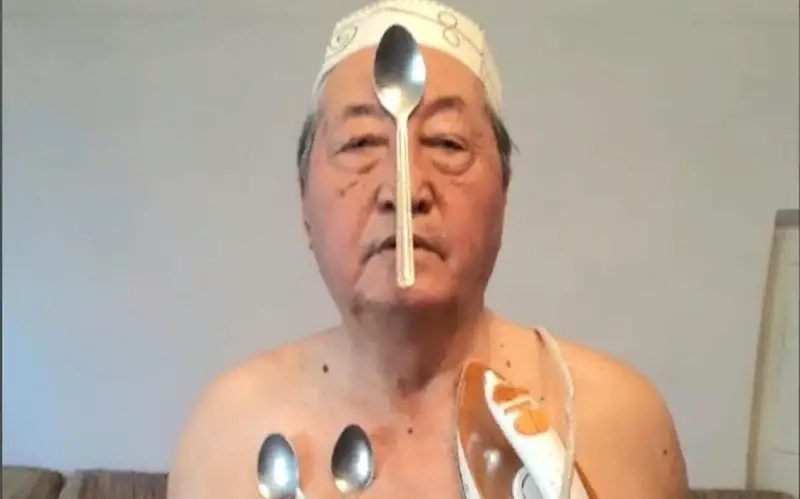 Maqtaaralda magnıt adam turady
