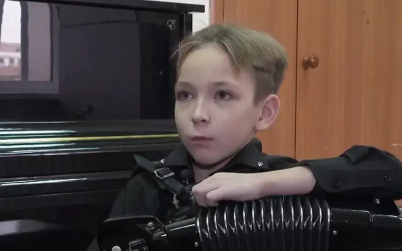 11-летний казахстанец стал лучшим в мире по игре на баяне