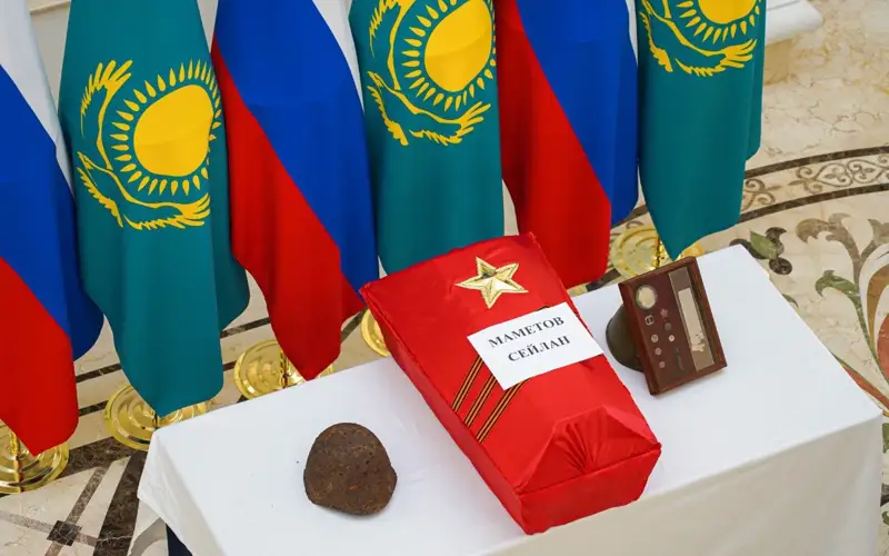 Москвада топилган қозоқ аскарининг қолдиқлари мамлакатга олиб келинади