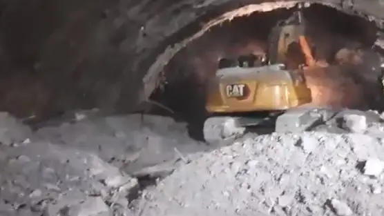 обрушение туннеля в Индии