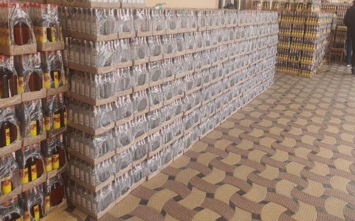 Самарқандда қалбаки акциз маркали алкоголь маҳсулотлари ишлаб чиқарилган Қалбаки ичимлик