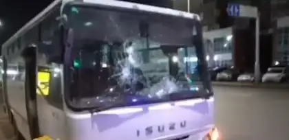 разбитый автобус