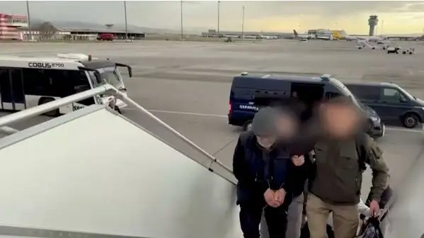 радикал экстрадирован