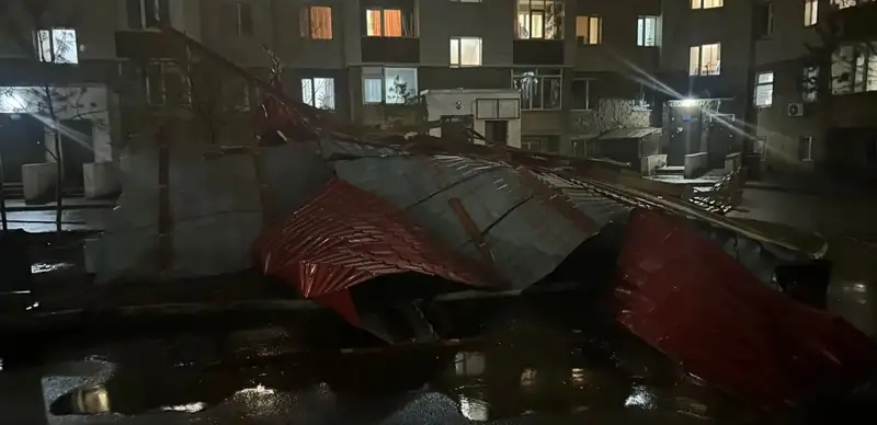 Снесло крышу