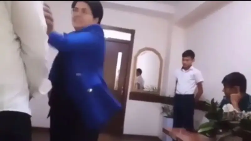 оқушыны ұрып-соғу