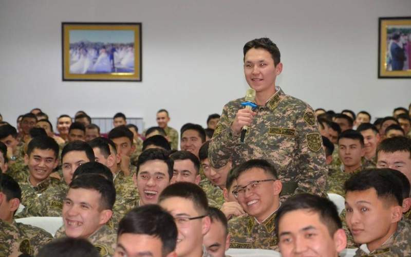 военнослужащие военнослужащие