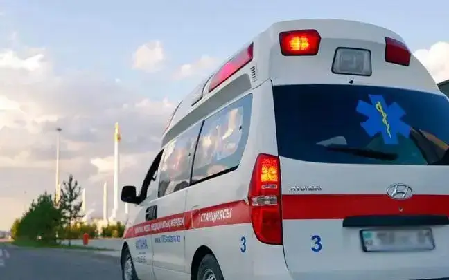 Алматыда жас жігіт жоғары қабаттан құлап, қаза тапты