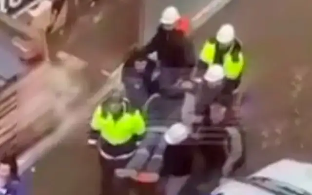 رەسەيدە وزبەكستاندىقتار توپ بولىپ توبەلەستى