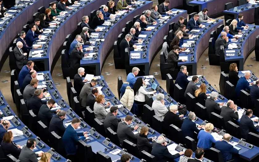 Европарламент. Чиновники Европарламента. Заседание Европарламента. Чиновники Евросоюза.