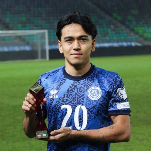 Футболиста сборной Казахстана наградили за матч против Словении