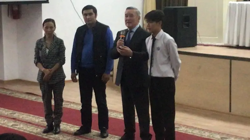 Өте жанашыр әрі мейірімді бала – мектеп директоры автобус жолаушыларын құтқарған оқушы туралы 