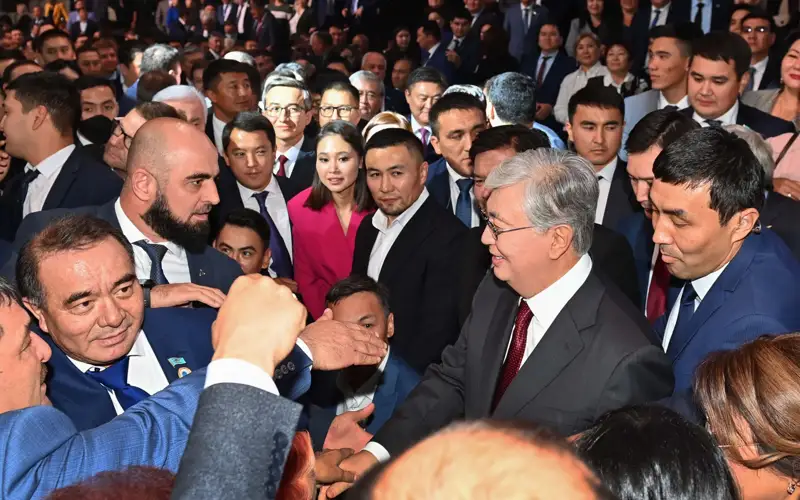 Prezıdent halyqpen birge