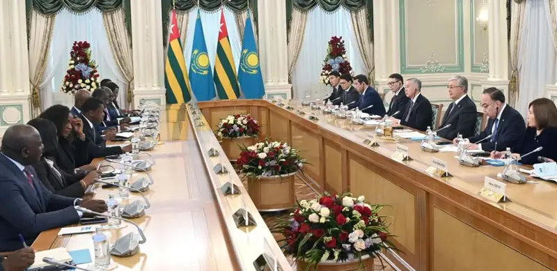 Президенты Казахстана и Того провели переговоры в расширенном формате