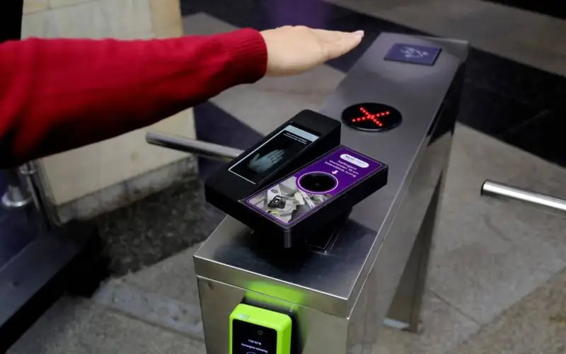 Ўзбекистонда метро бекатида илк маротаба кафтни сканерлаш орқали тўловни амалга ошириш тизими ишга туширилди